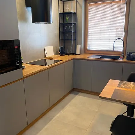 Rzekotka Zielona Dereniowa 60 * Warszawa